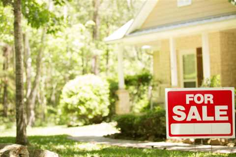 Should You Hire a Lawyer When Buying a House?